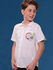 Boys’ 96% Cotton 4% Elastane Half Sleeves White Stretch Shirt with Mélange Trim and Print – Ready for Action